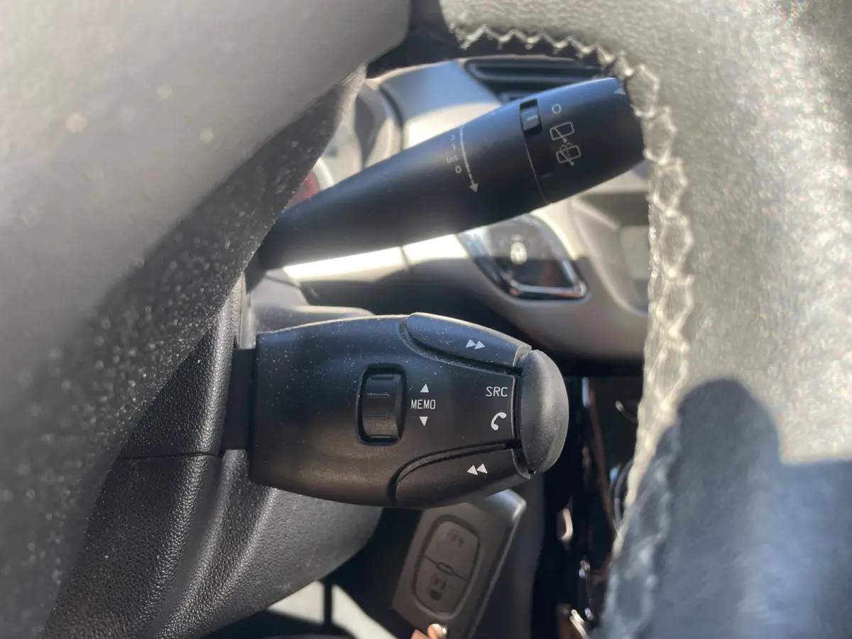 1.6 BlueHDi Feel Edition