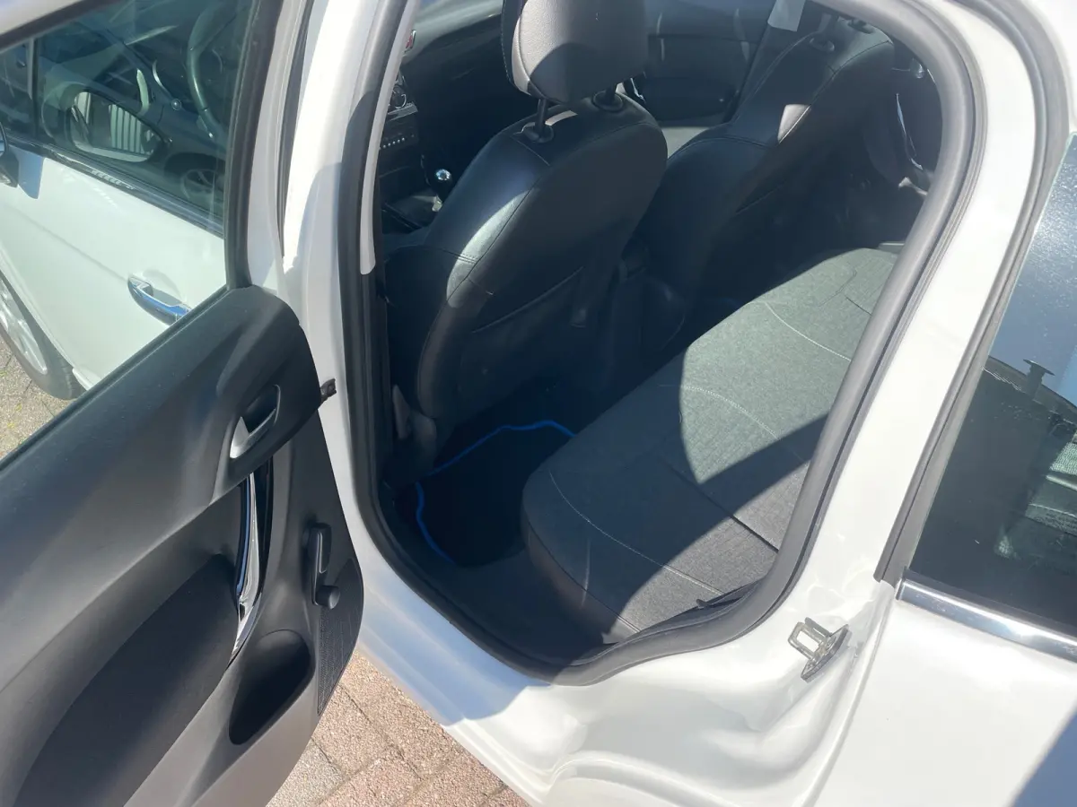 1.6 BlueHDi Feel Edition