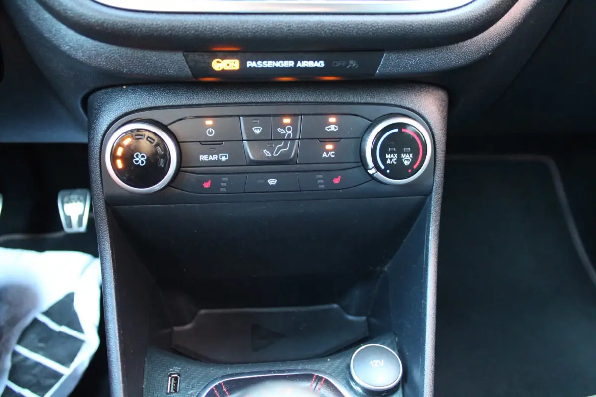 ST-LINE/17''LM/PDC ACHTER/NAVI/APPLECARPLAY/STOELVER/VOLL