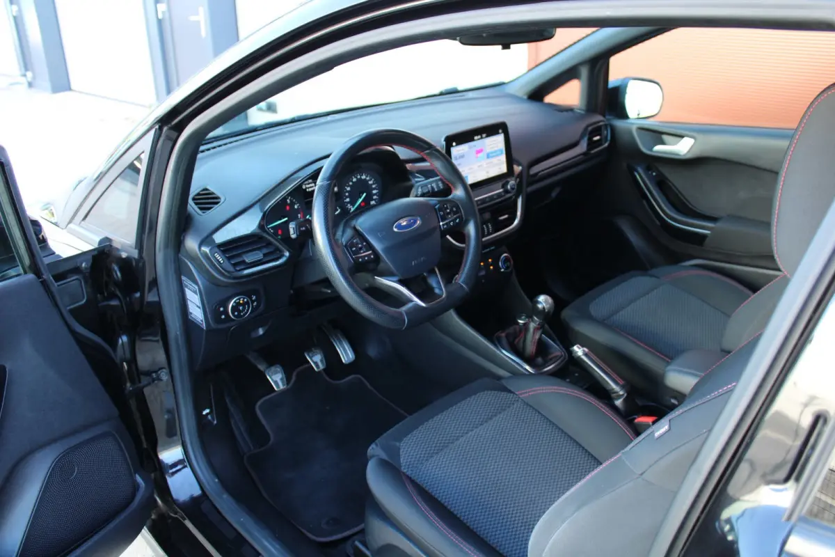 ST-LINE/17''LM/PDC ACHTER/NAVI/APPLECARPLAY/STOELVER/VOLL