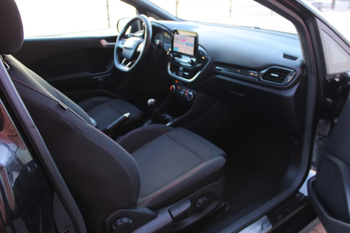 ST-LINE/17''LM/PDC ACHTER/NAVI/APPLECARPLAY/STOELVER/VOLL