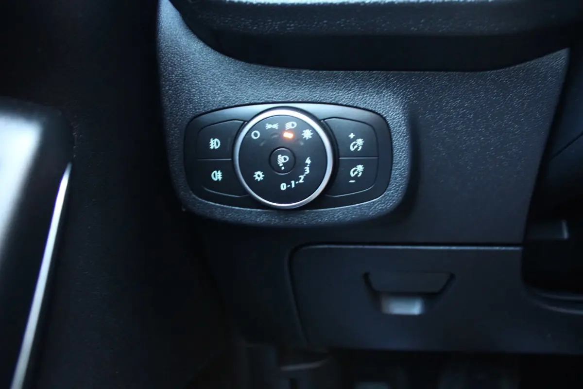 ST-LINE/17''LM/PDC ACHTER/NAVI/APPLECARPLAY/STOELVER/VOLL