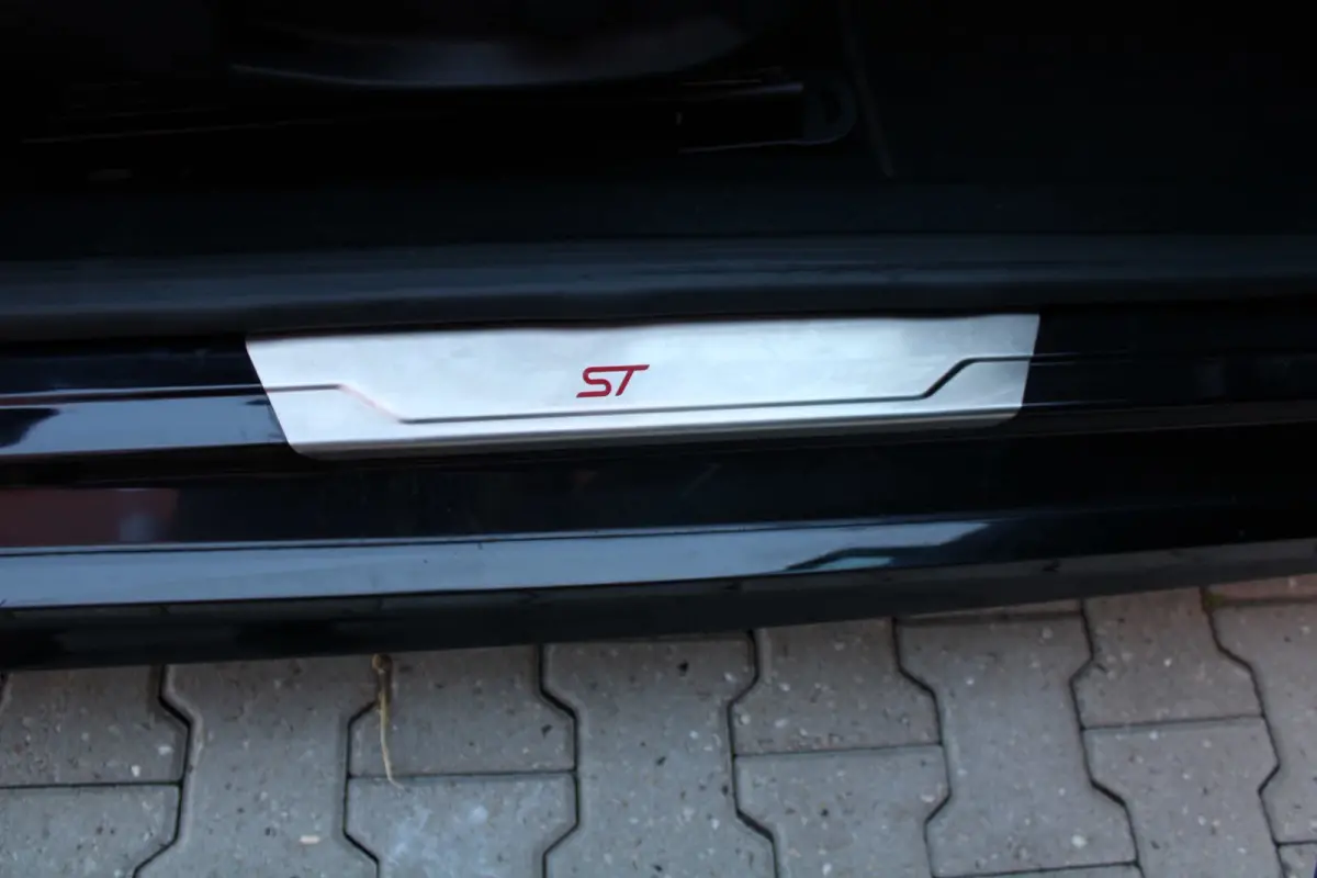 ST-LINE/17''LM/PDC ACHTER/NAVI/APPLECARPLAY/STOELVER/VOLL