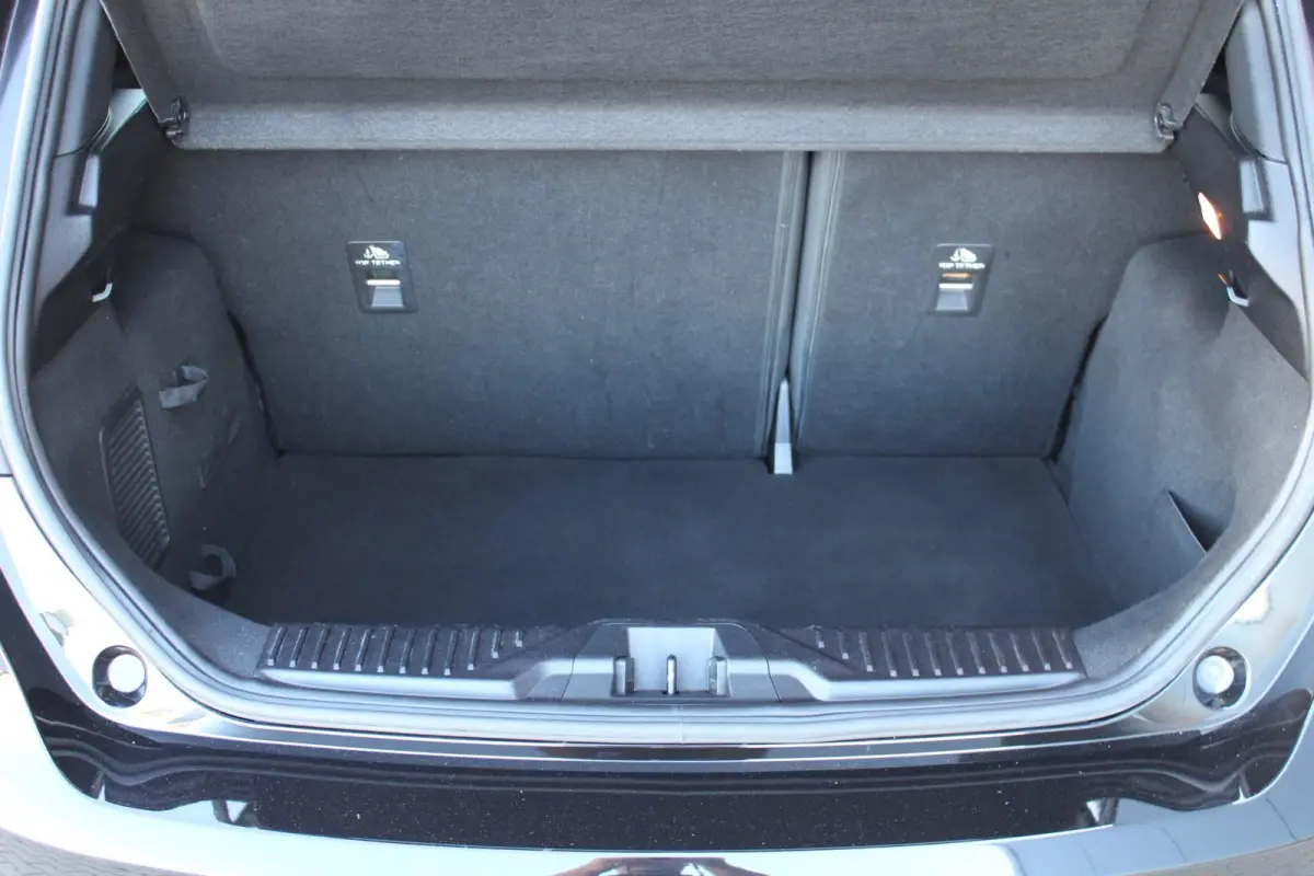 ST-LINE/17''LM/PDC ACHTER/NAVI/APPLECARPLAY/STOELVER/VOLL