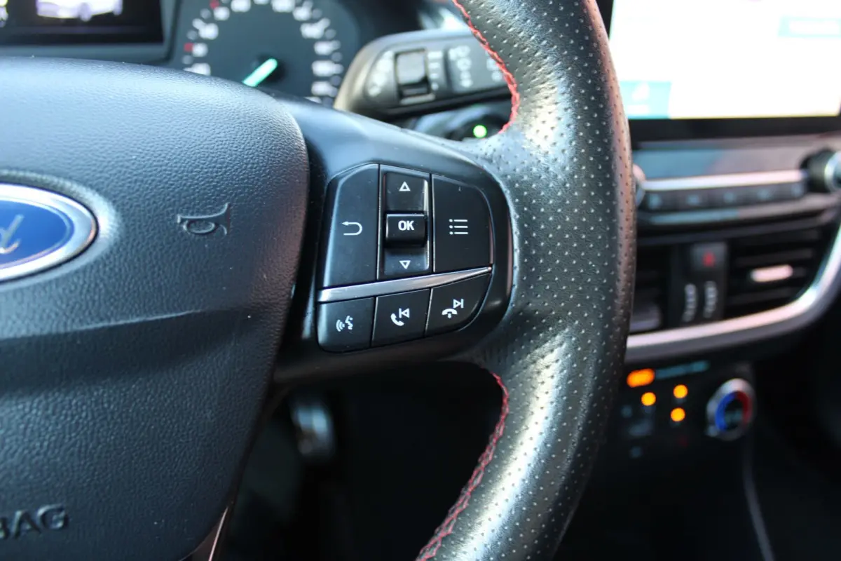 ST-LINE/17''LM/PDC ACHTER/NAVI/APPLECARPLAY/STOELVER/VOLL