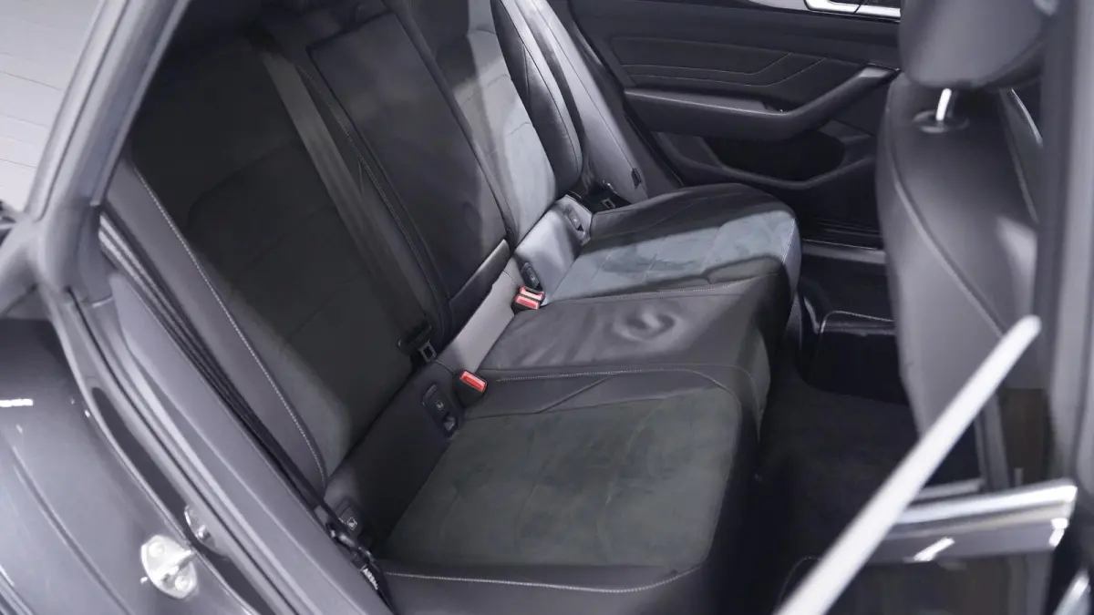 1.4 TSI eHybrid R-Line Business+ Nap SOH 92% 1e Eig. Apple Carplay Camera Winterpakket Led Matrix