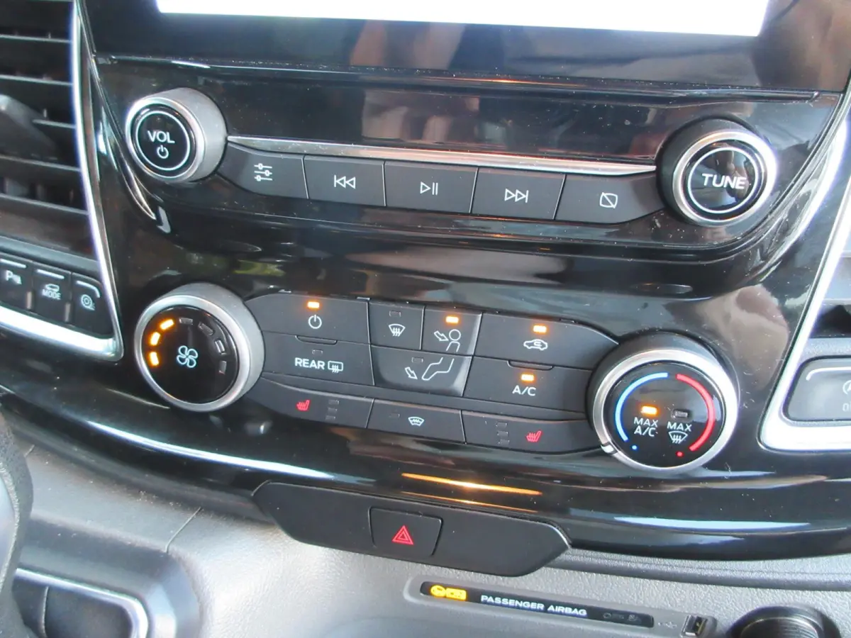 320 2.0 TDCI L2, Limited, DC, Dubbel Cabine, LED, 2x schuifdeur, Camera.