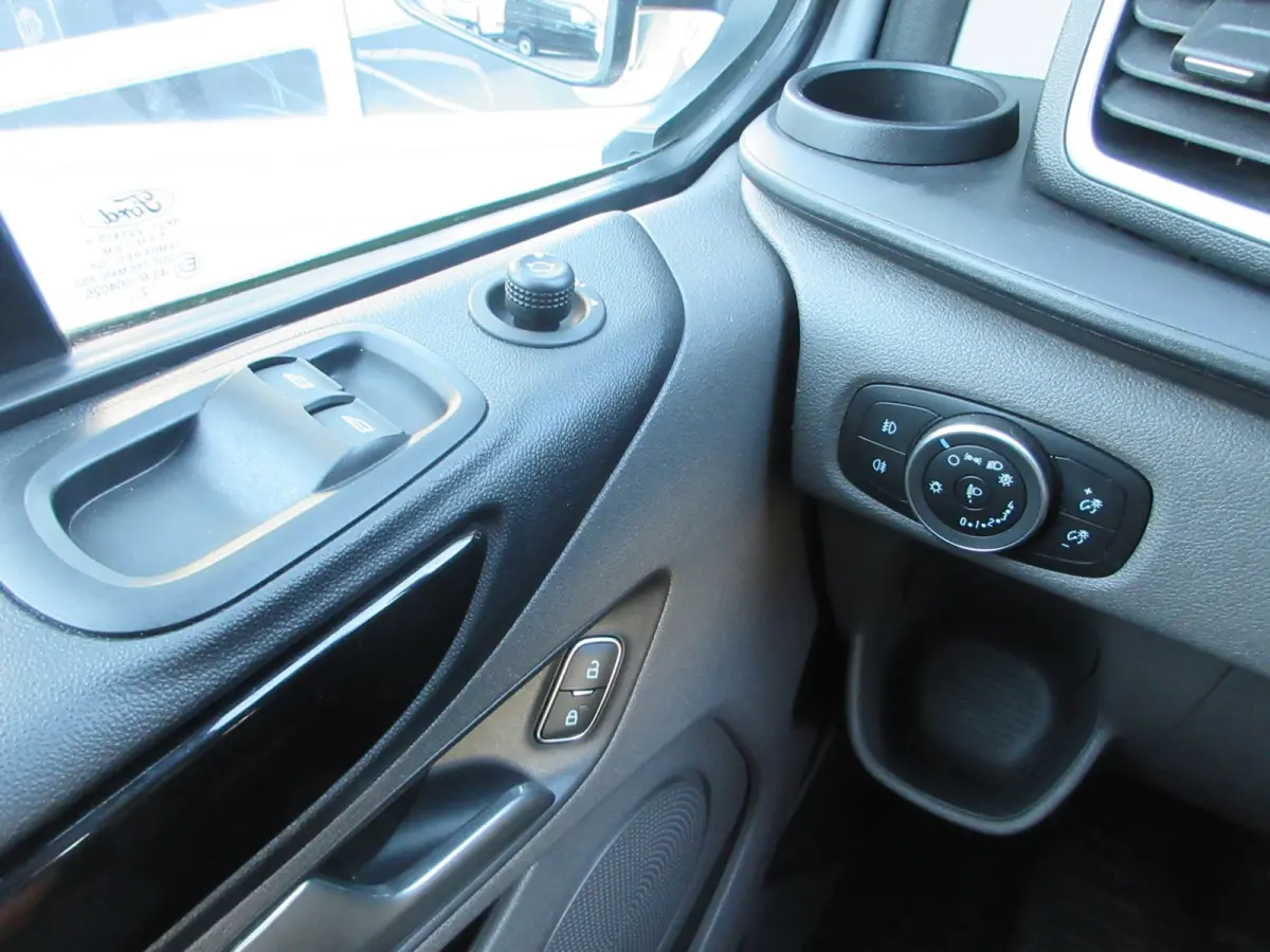 320 2.0 TDCI L2, Limited, DC, Dubbel Cabine, LED, 2x schuifdeur, Camera.