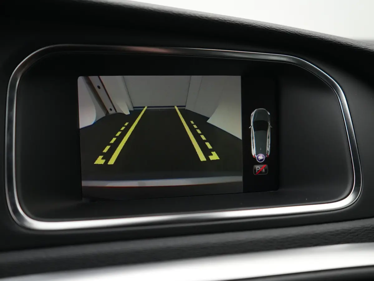 T3 Polar+ Sport | Panoramadak | Harman/Kardon | R-Design | Camera | Keyless | On Call | Stoelverwarming
