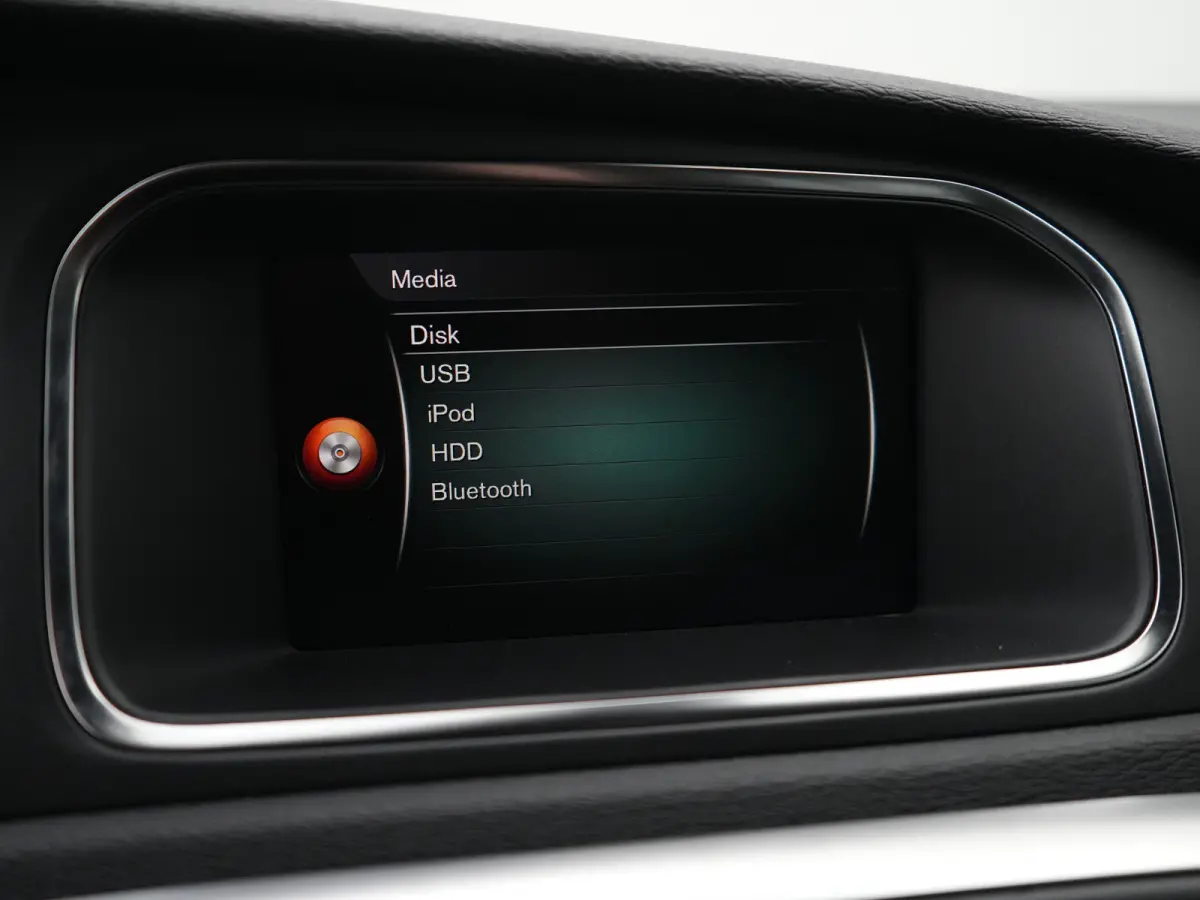 T3 Polar+ Sport | Panoramadak | Harman/Kardon | R-Design | Camera | Keyless | On Call | Stoelverwarming