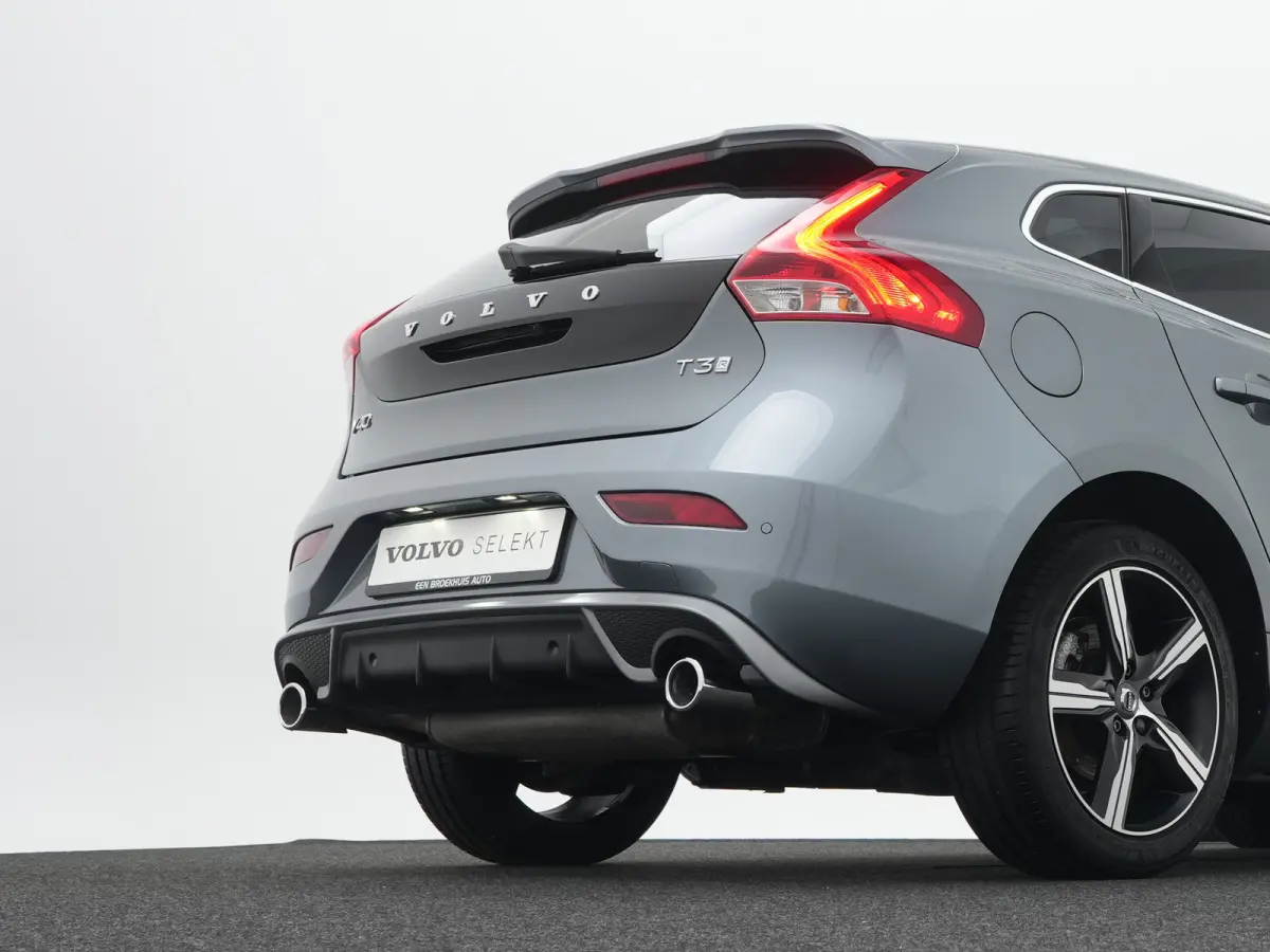 T3 Polar+ Sport | Panoramadak | Harman/Kardon | R-Design | Camera | Keyless | On Call | Stoelverwarming