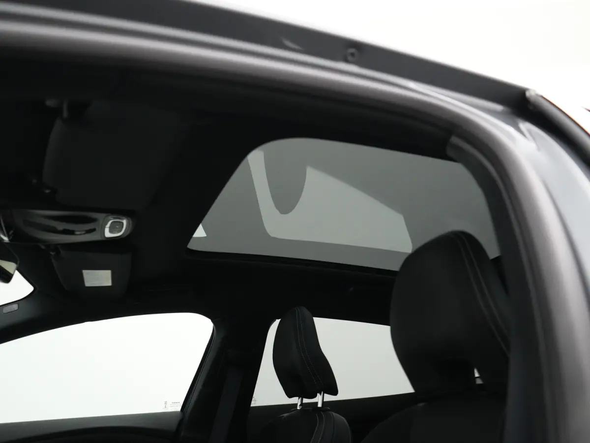 T3 Polar+ Sport | Panoramadak | Harman/Kardon | R-Design | Camera | Keyless | On Call | Stoelverwarming