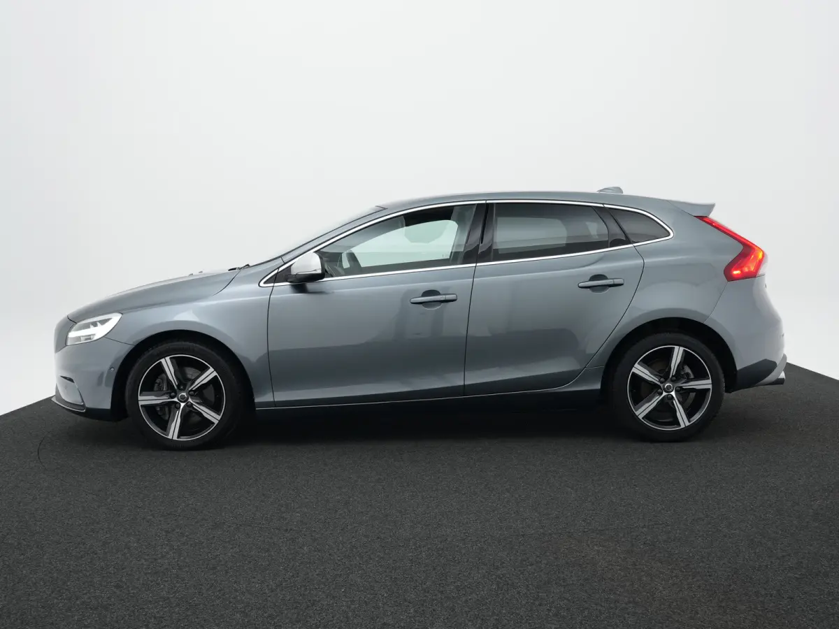 T3 Polar+ Sport | Panoramadak | Harman/Kardon | R-Design | Camera | Keyless | On Call | Stoelverwarming