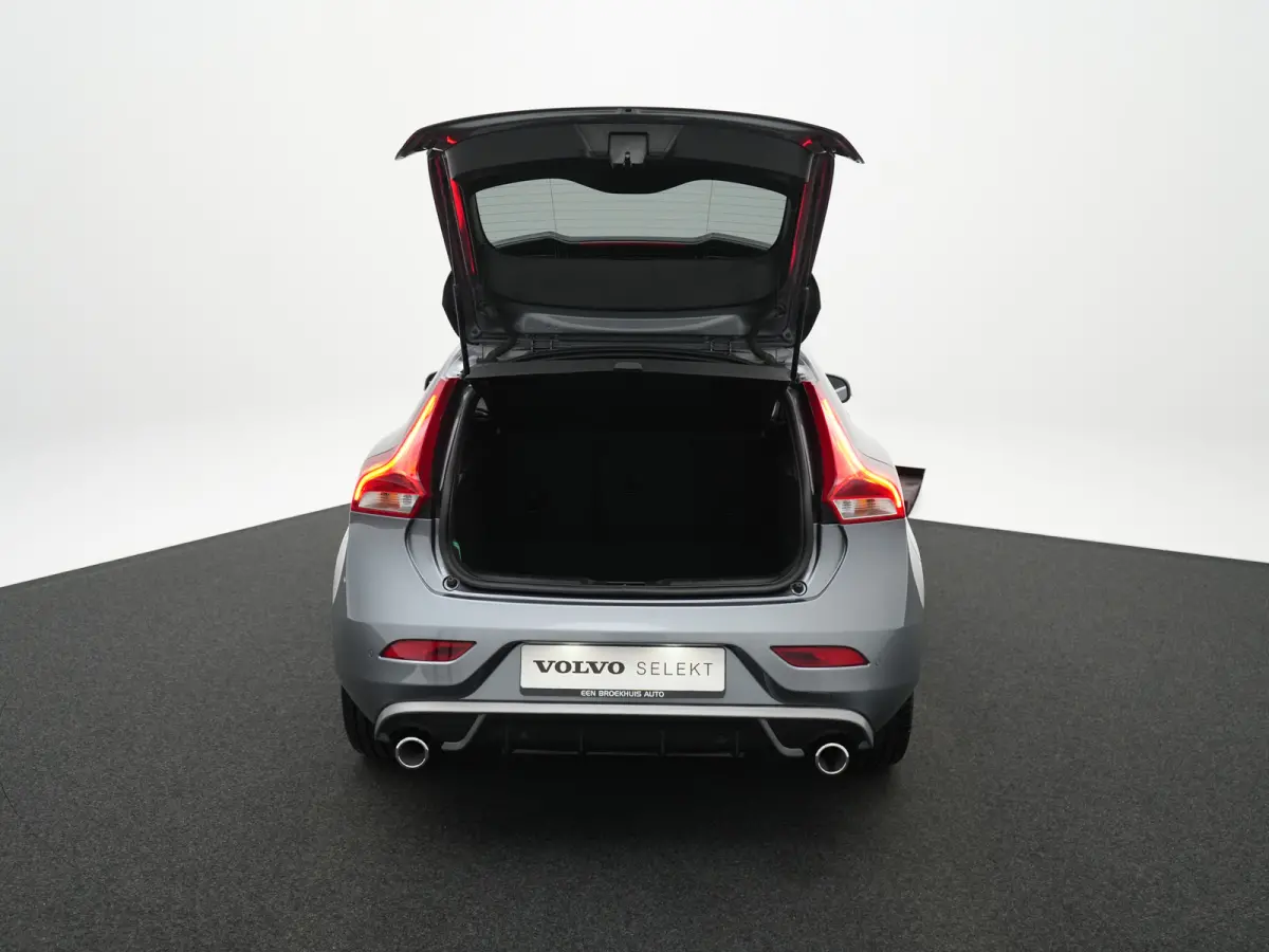 T3 Polar+ Sport | Panoramadak | Harman/Kardon | R-Design | Camera | Keyless | On Call | Stoelverwarming