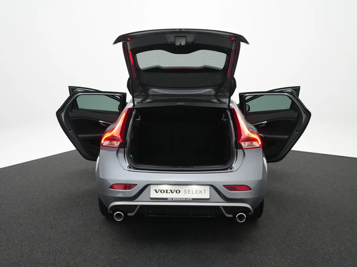 T3 Polar+ Sport | Panoramadak | Harman/Kardon | R-Design | Camera | Keyless | On Call | Stoelverwarming