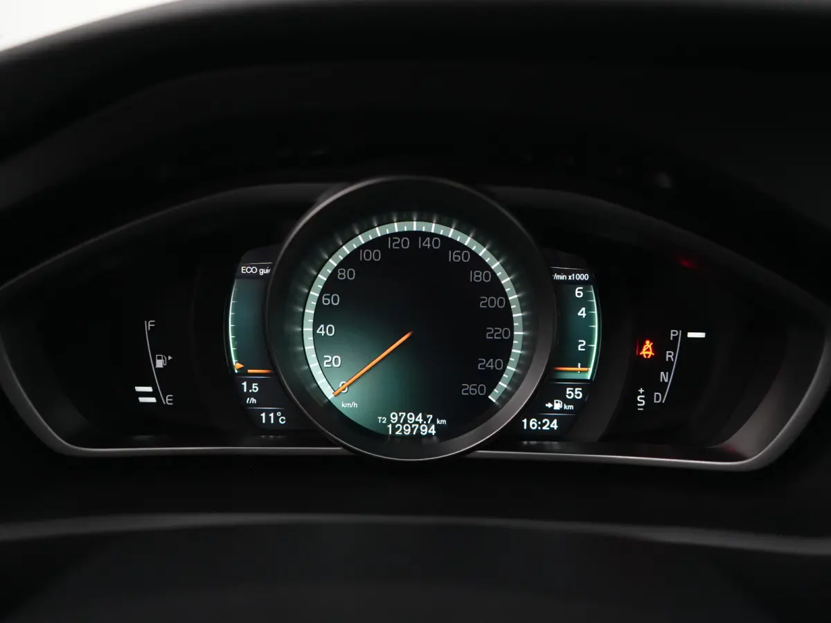 T3 Polar+ Sport | Panoramadak | Harman/Kardon | R-Design | Camera | Keyless | On Call | Stoelverwarming