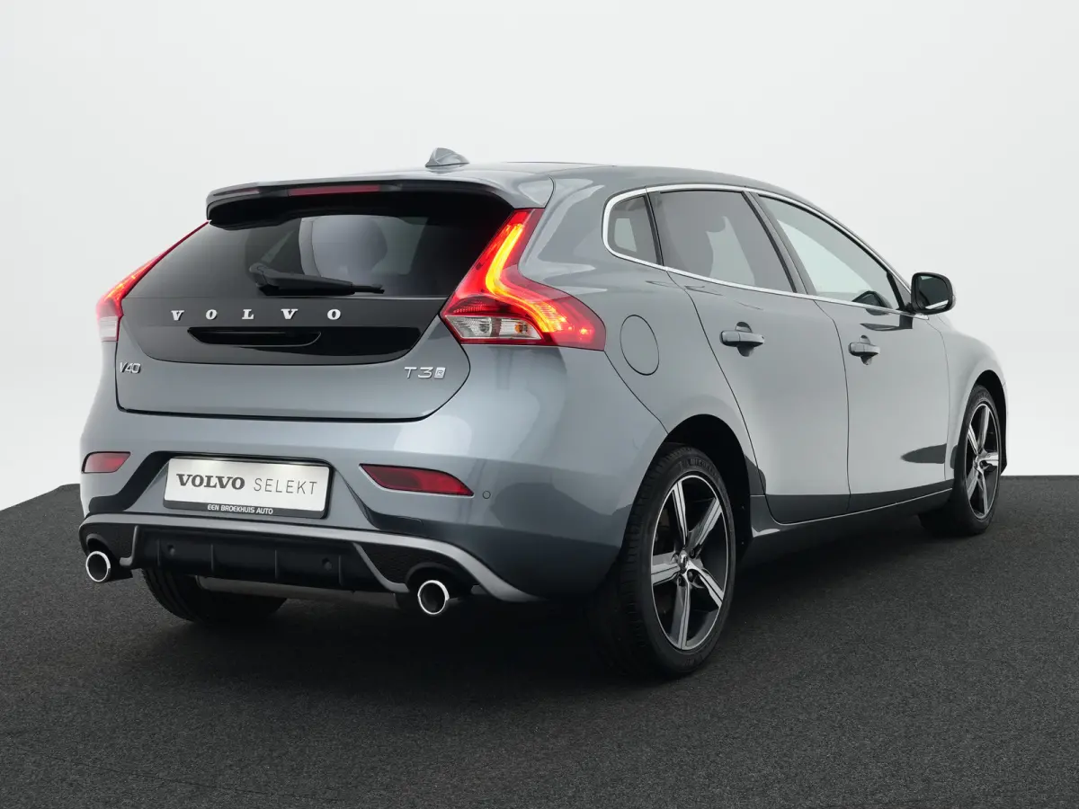 T3 Polar+ Sport | Panoramadak | Harman/Kardon | R-Design | Camera | Keyless | On Call | Stoelverwarming
