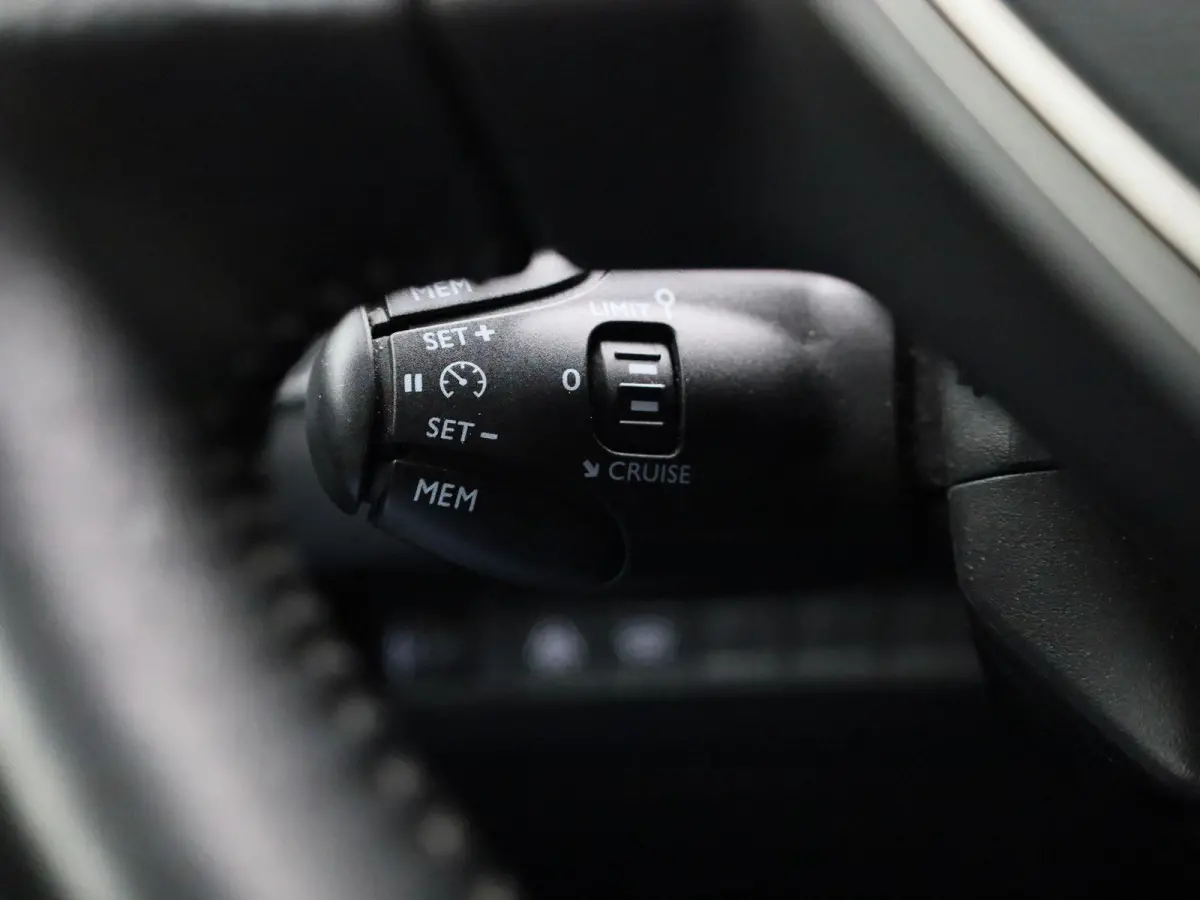 1.2 Puretech 96kW S&S Allure | Apple Carplay / Android Auto | Parkeersensoren | Achteruitrijcamera | Cruise Control |