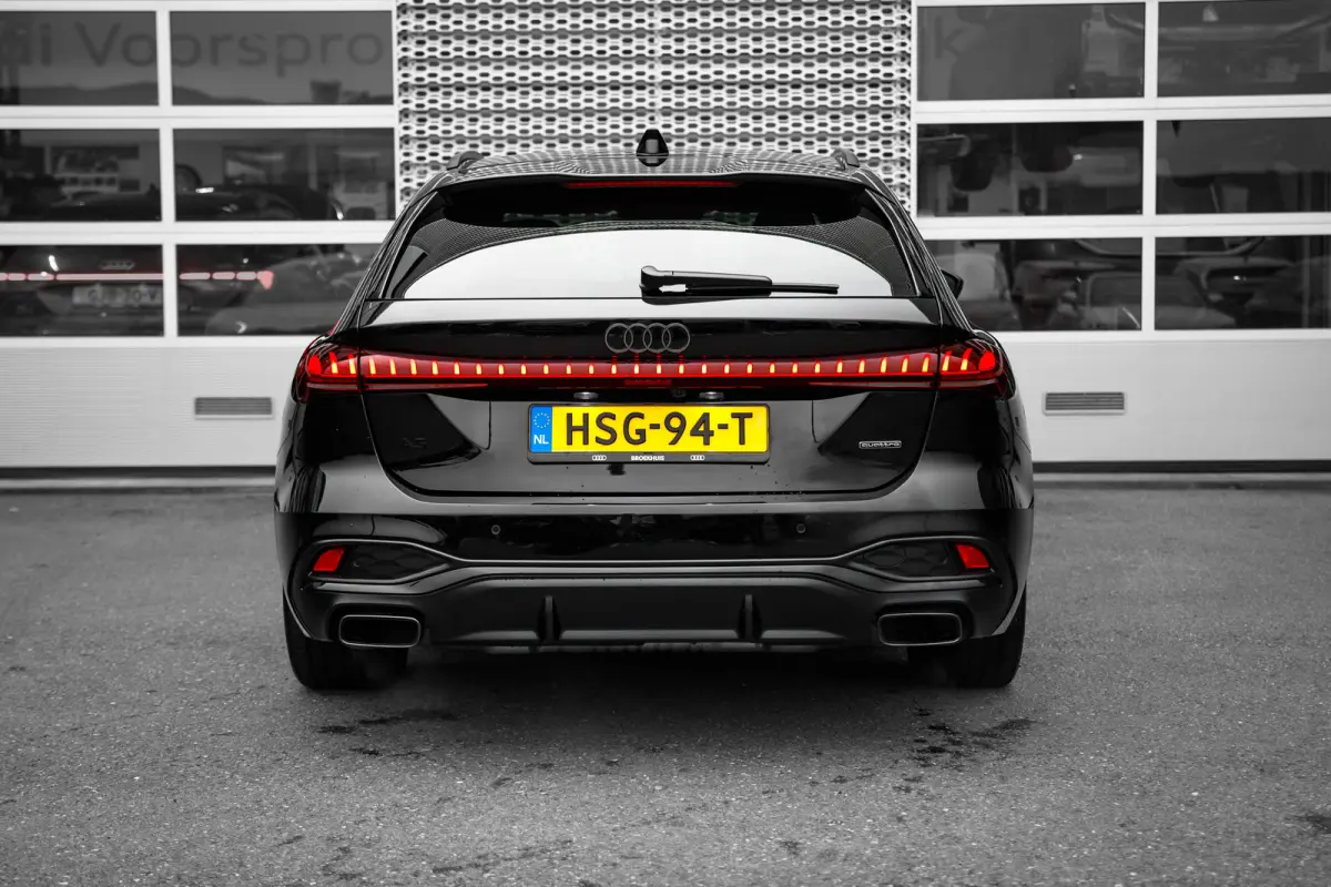 Avant 367pk Quattro S edition Competition | Panoramadak | Trekhaak | S-Sportstoel | Passenger Display |