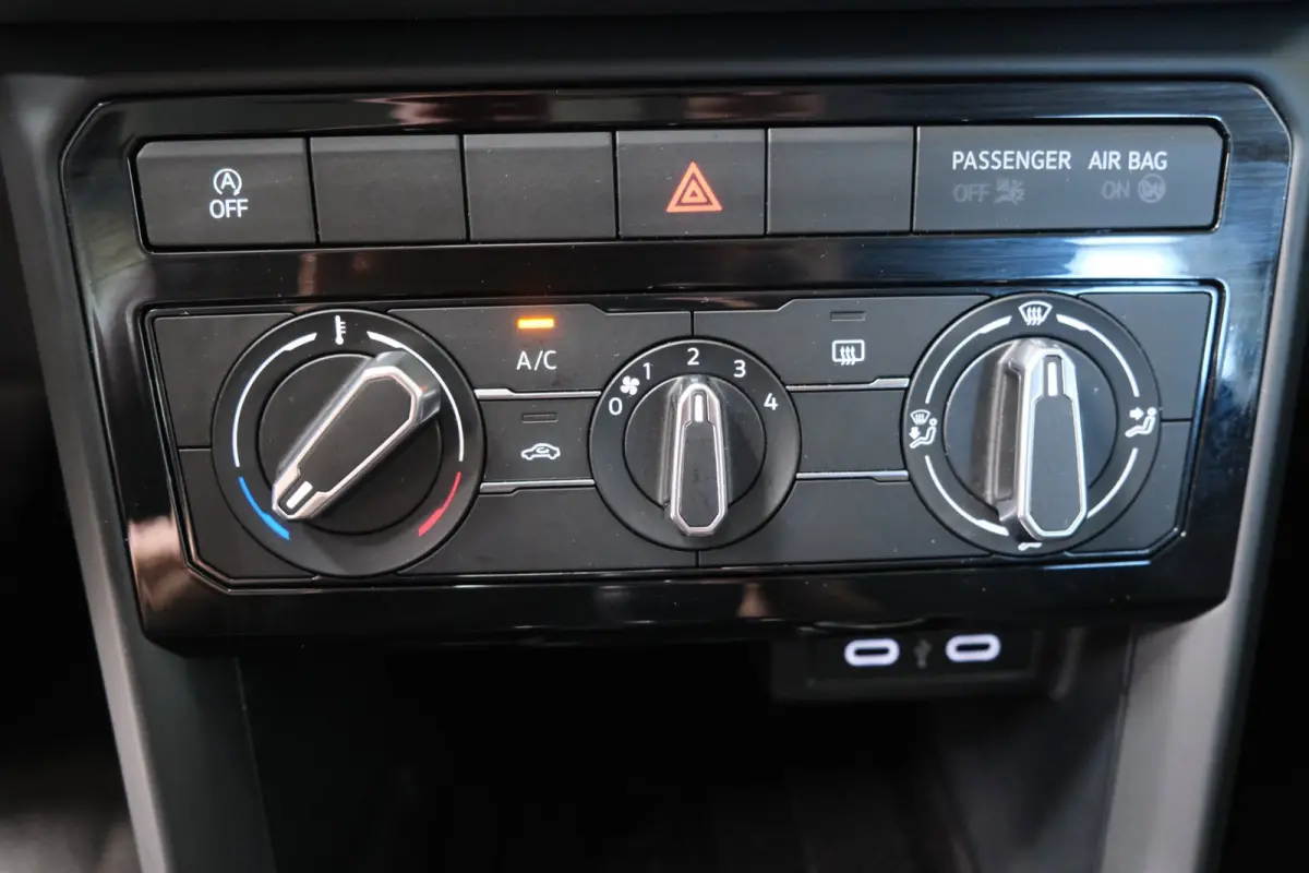 1.0 TSI Life - N.A.P. Airco, Cruise, Navi, Camera, Carplay.