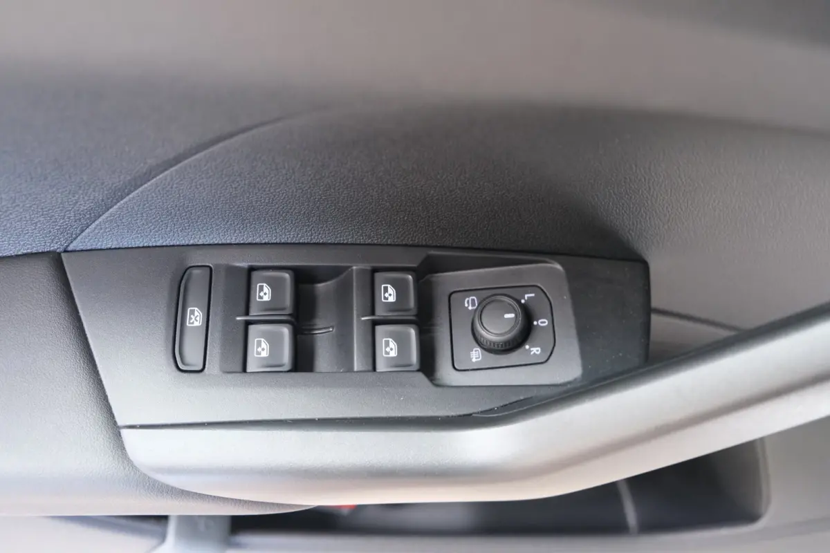 1.0 TSI Life - N.A.P. Airco, Cruise, Navi, Camera, Carplay.