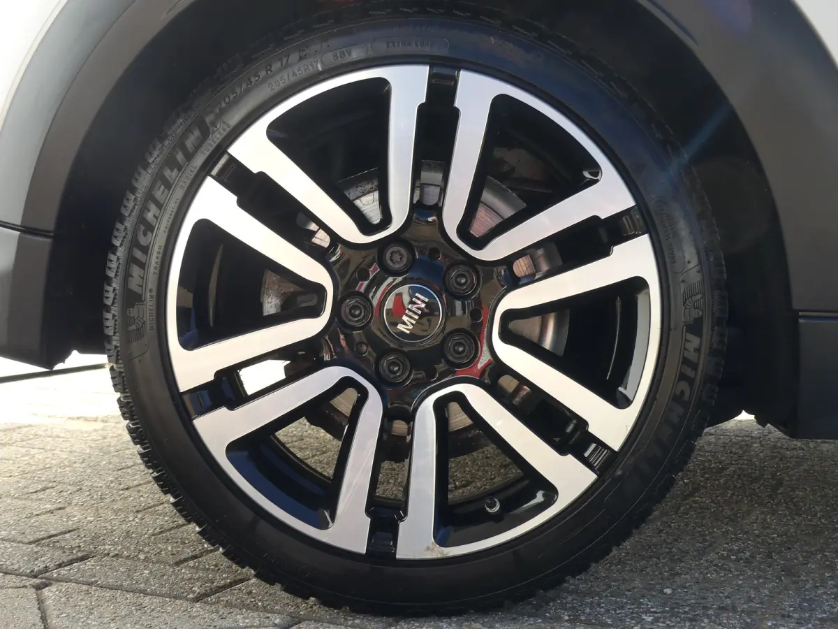 Mini 2.0 S Classic JCW | STOEL+VOORRUITVERWARMING | CAMERA | NAVI | GETINT GLAS | PARKEERSENSOREN | KEYLESS ENTRY/START |