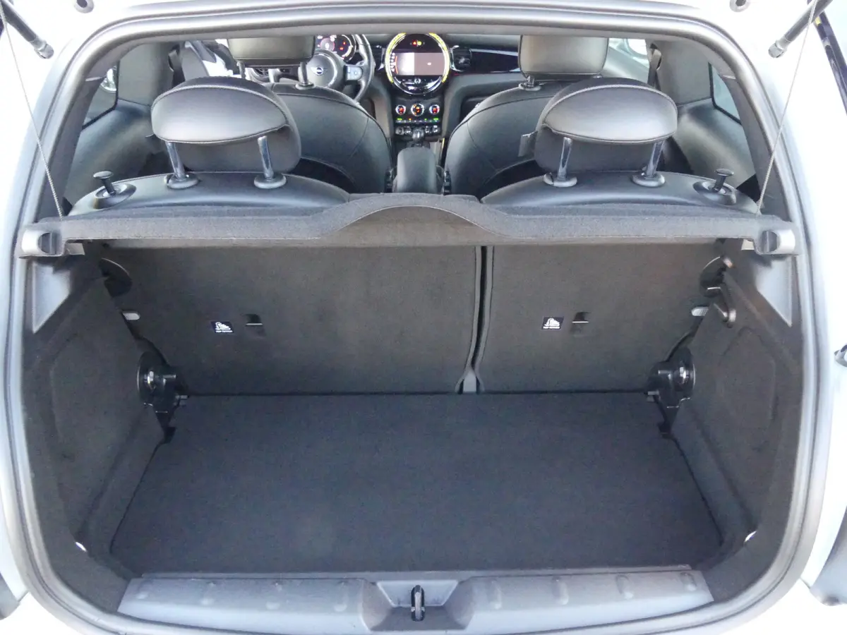 Mini 2.0 S Classic JCW | STOEL+VOORRUITVERWARMING | CAMERA | NAVI | GETINT GLAS | PARKEERSENSOREN | KEYLESS ENTRY/START |