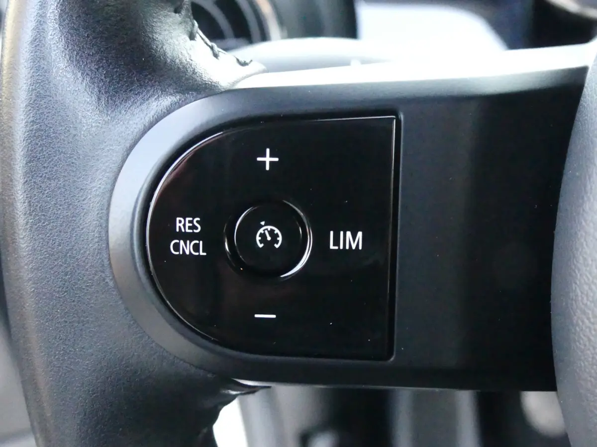 Mini 2.0 S Classic JCW | STOEL+VOORRUITVERWARMING | CAMERA | NAVI | GETINT GLAS | PARKEERSENSOREN | KEYLESS ENTRY/START |