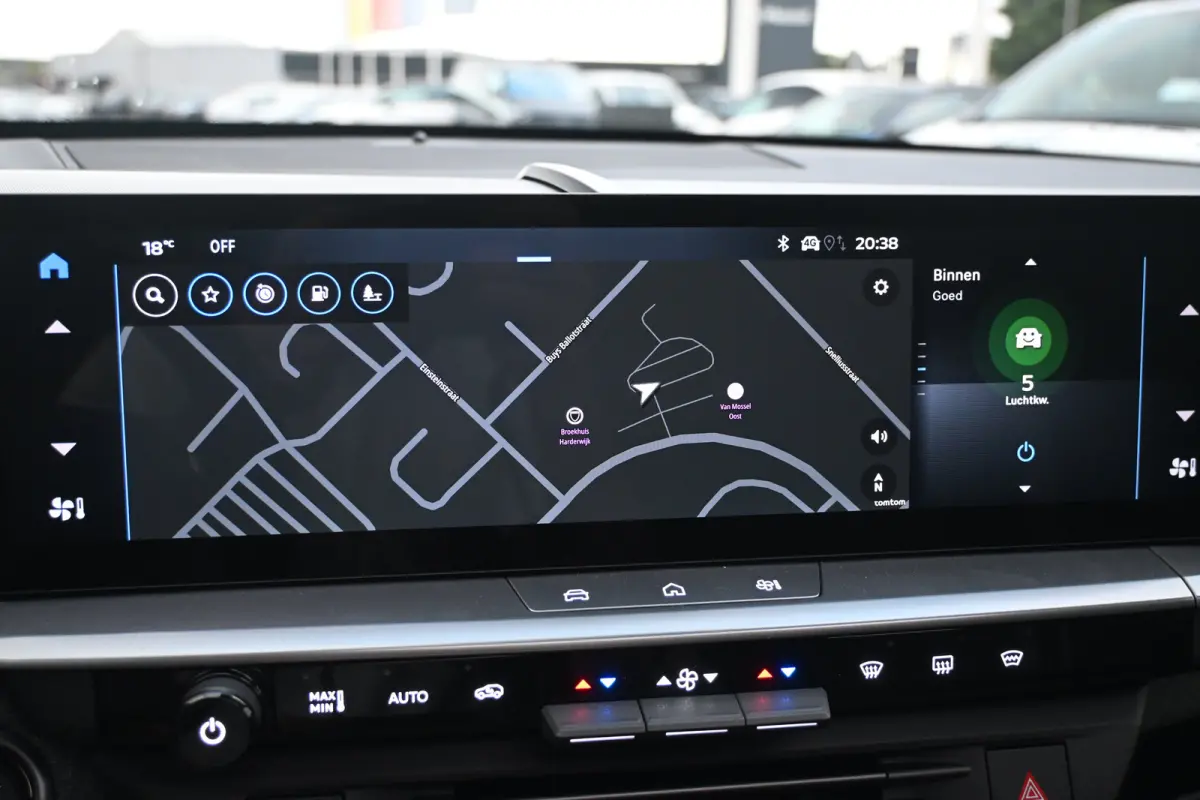 Business Edition | Achteruitrijcamera | Comfort plus pakket | Draadloze telefoonlader (Inductie)