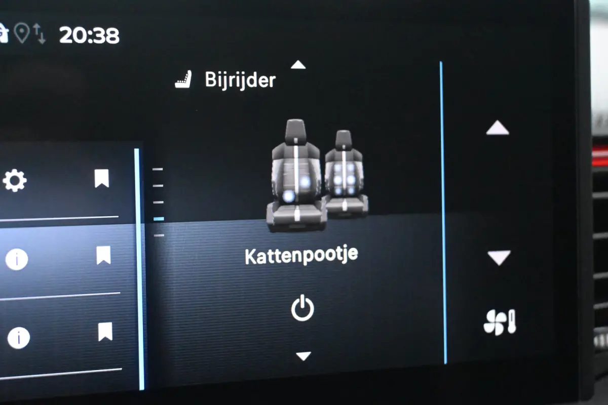 Business Edition | Achteruitrijcamera | Comfort plus pakket | Draadloze telefoonlader (Inductie)