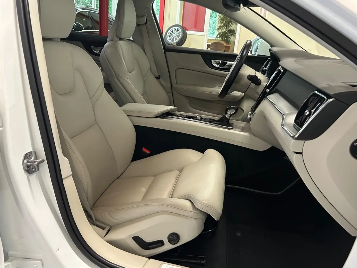 2.0 T5 Inscription - Keyless - Memory - Carplay
