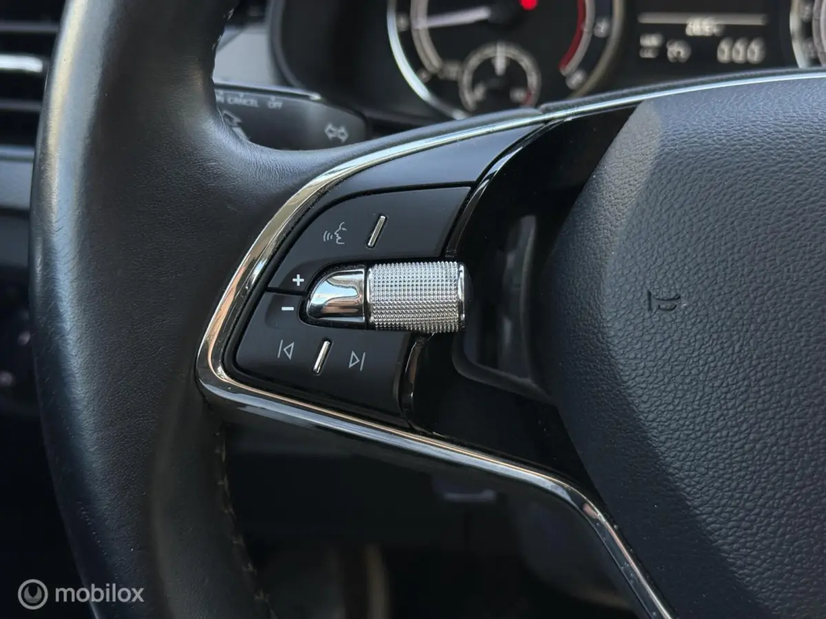 1.0 TSI Ambition | Airco | Apple Carplay/Android Auto | LM Velgen | Cruise |69.053 km!!! |Ndl auto! |