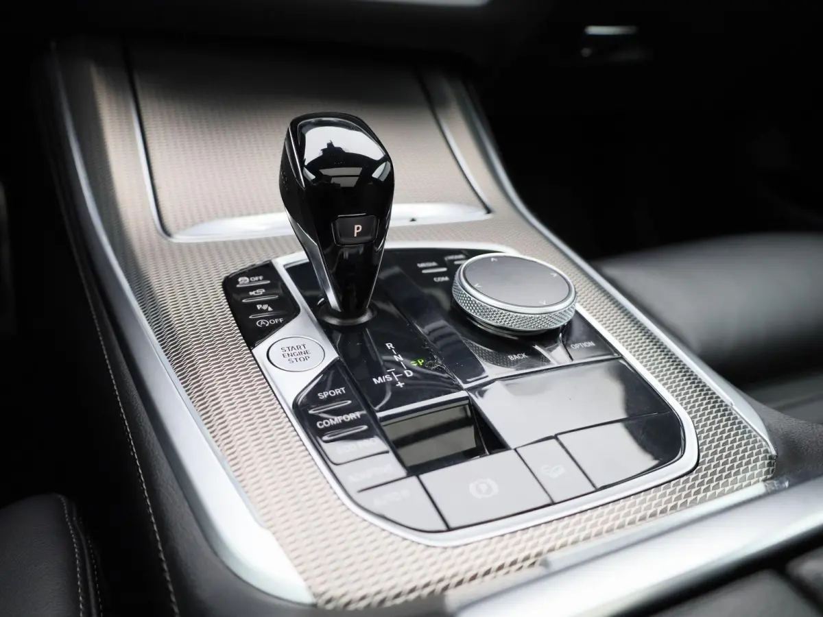 xDrive30d (195 kW) | Harman Kardon Surround Sound System | Shadow Line | Active Cruise Control met Stop&Go functie | HUD | LED Koplampen |  Panoramisch schuifdak | M Sport remmen |