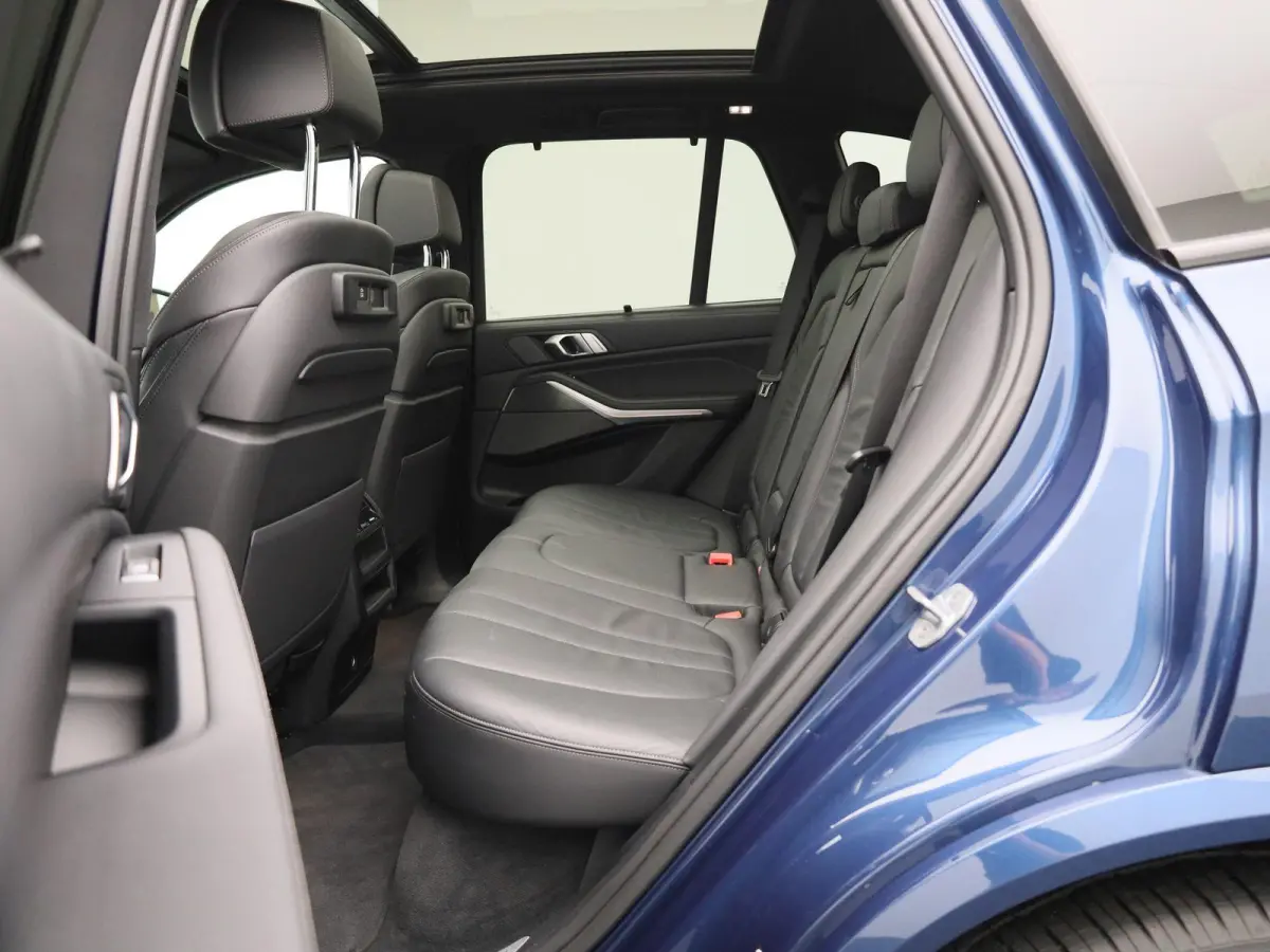 xDrive30d (195 kW) | Harman Kardon Surround Sound System | Shadow Line | Active Cruise Control met Stop&Go functie | HUD | LED Koplampen |  Panoramisch schuifdak | M Sport remmen |
