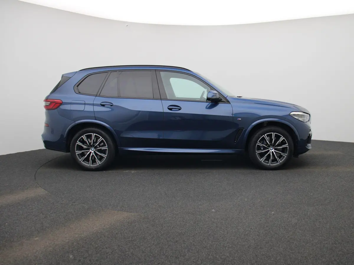 xDrive30d (195 kW) | Harman Kardon Surround Sound System | Shadow Line | Active Cruise Control met Stop&Go functie | HUD | LED Koplampen |  Panoramisch schuifdak | M Sport remmen |