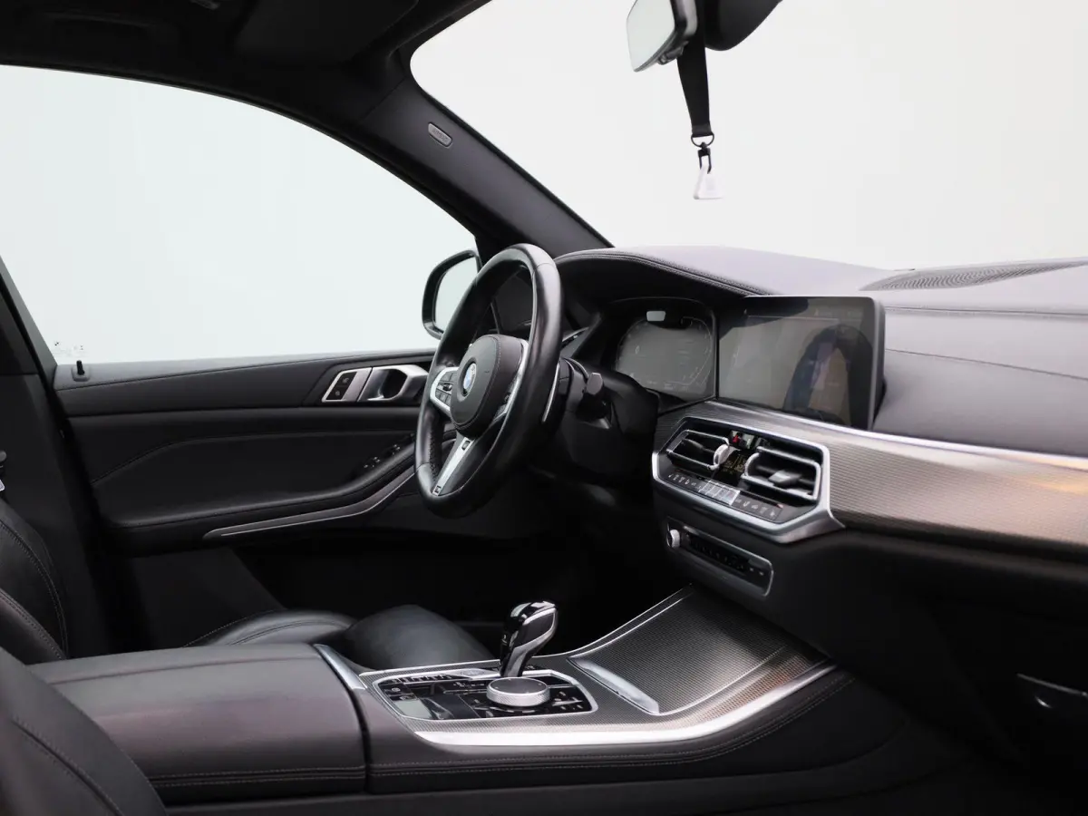 xDrive30d (195 kW) | Harman Kardon Surround Sound System | Shadow Line | Active Cruise Control met Stop&Go functie | HUD | LED Koplampen |  Panoramisch schuifdak | M Sport remmen |