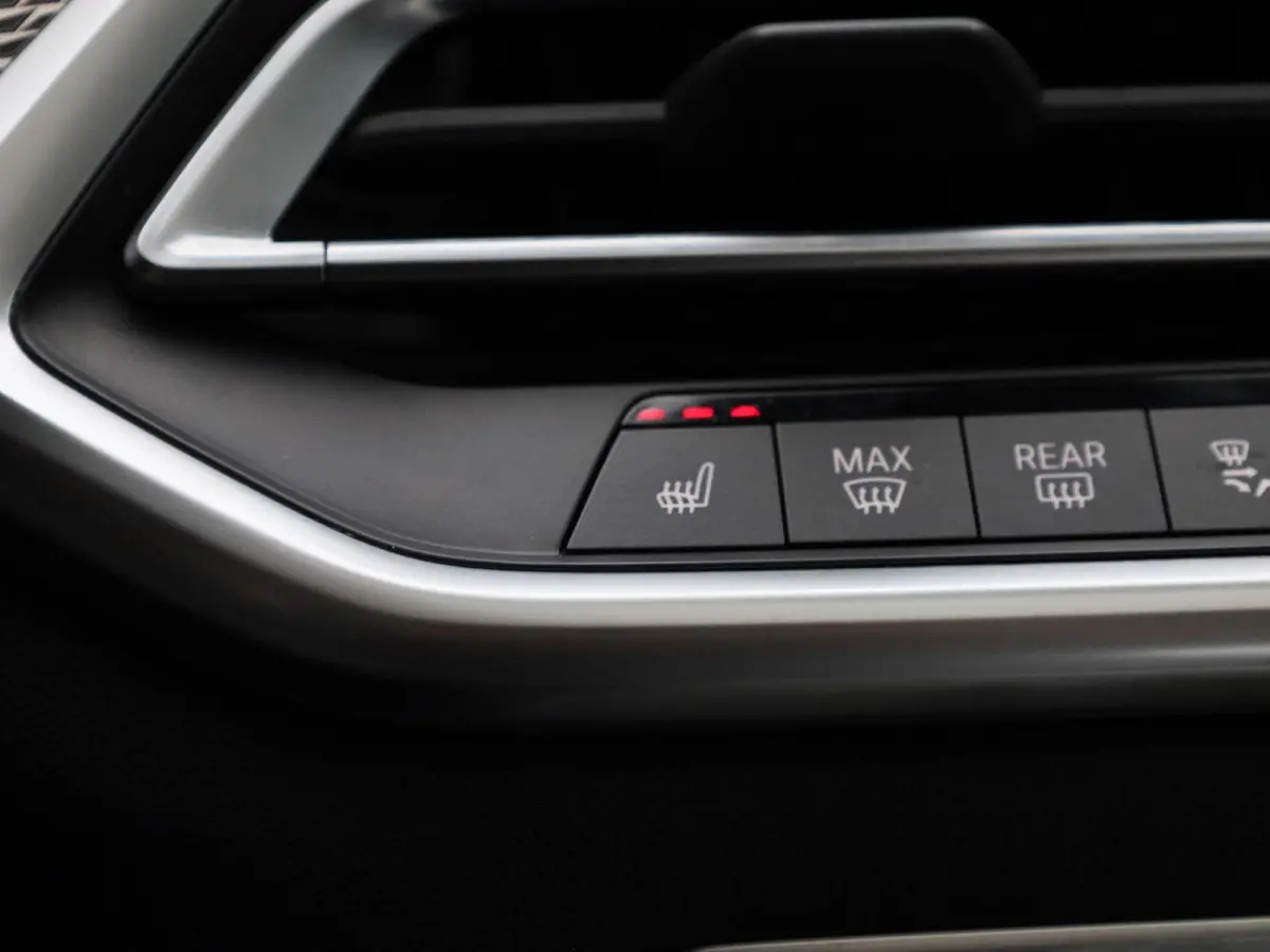 xDrive30d (195 kW) | Harman Kardon Surround Sound System | Shadow Line | Active Cruise Control met Stop&Go functie | HUD | LED Koplampen |  Panoramisch schuifdak | M Sport remmen |