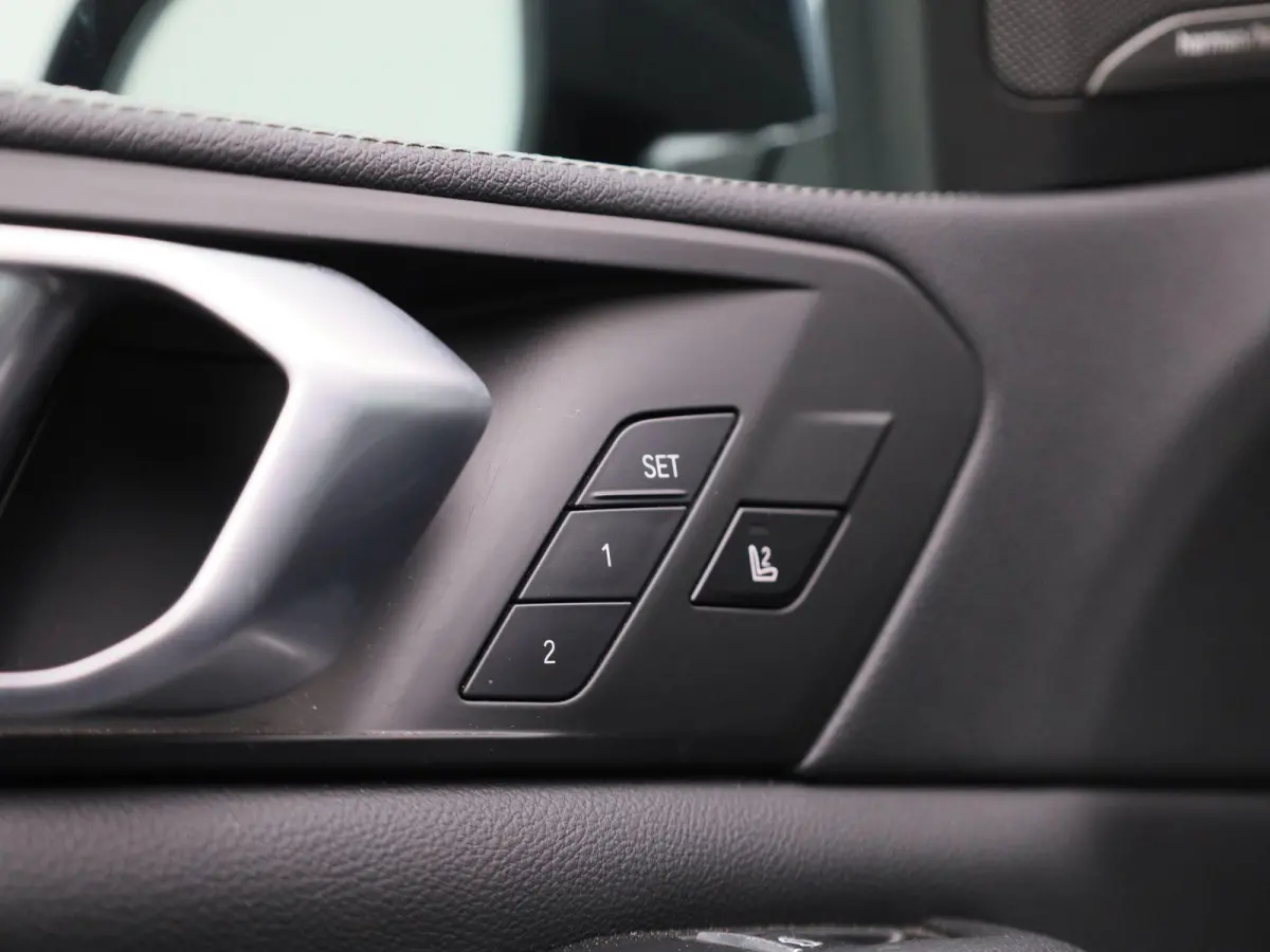 xDrive30d (195 kW) | Harman Kardon Surround Sound System | Shadow Line | Active Cruise Control met Stop&Go functie | HUD | LED Koplampen |  Panoramisch schuifdak | M Sport remmen |