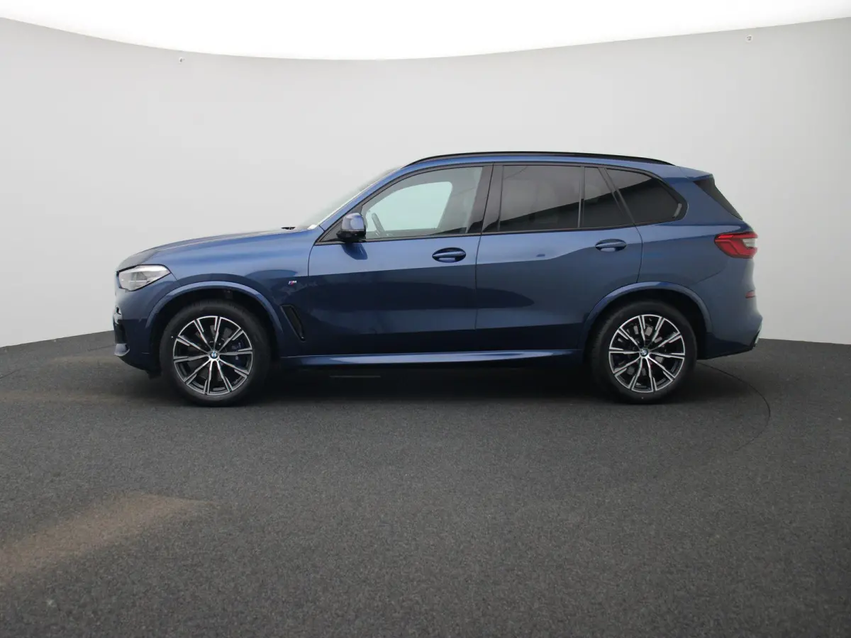 xDrive30d (195 kW) | Harman Kardon Surround Sound System | Shadow Line | Active Cruise Control met Stop&Go functie | HUD | LED Koplampen |  Panoramisch schuifdak | M Sport remmen |