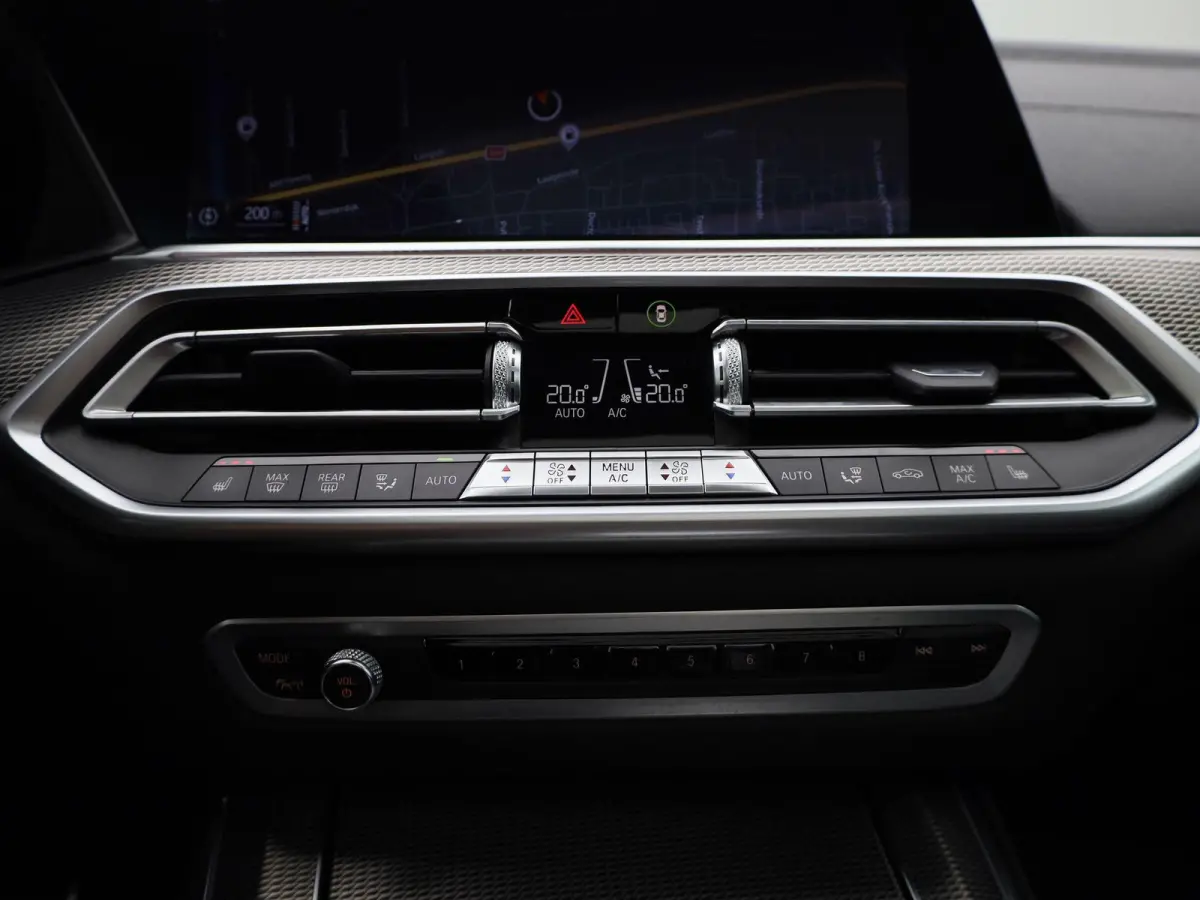 xDrive30d (195 kW) | Harman Kardon Surround Sound System | Shadow Line | Active Cruise Control met Stop&Go functie | HUD | LED Koplampen |  Panoramisch schuifdak | M Sport remmen |