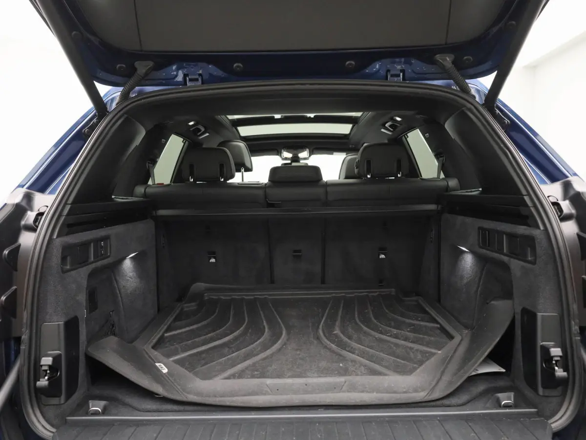 xDrive30d (195 kW) | Harman Kardon Surround Sound System | Shadow Line | Active Cruise Control met Stop&Go functie | HUD | LED Koplampen |  Panoramisch schuifdak | M Sport remmen |