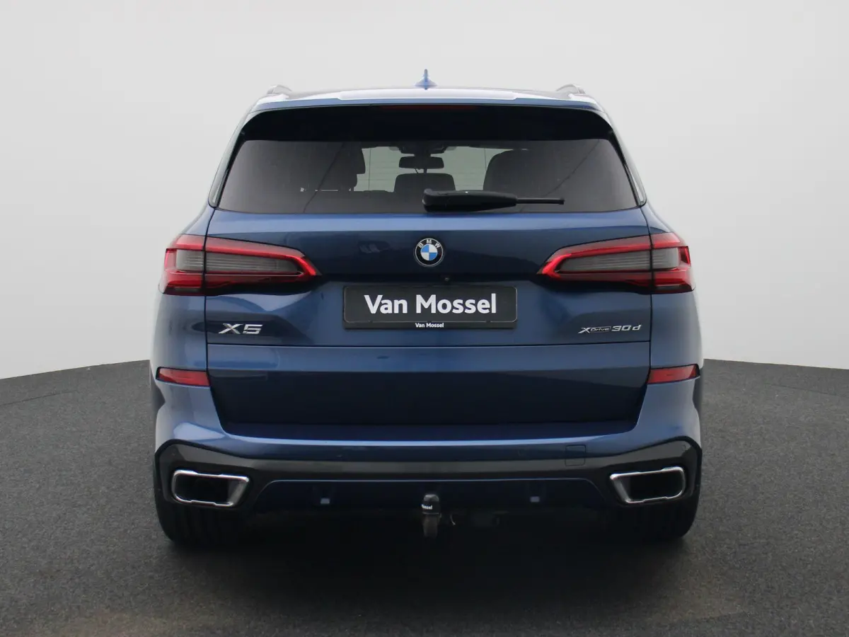 xDrive30d (195 kW) | Harman Kardon Surround Sound System | Shadow Line | Active Cruise Control met Stop&Go functie | HUD | LED Koplampen |  Panoramisch schuifdak | M Sport remmen |