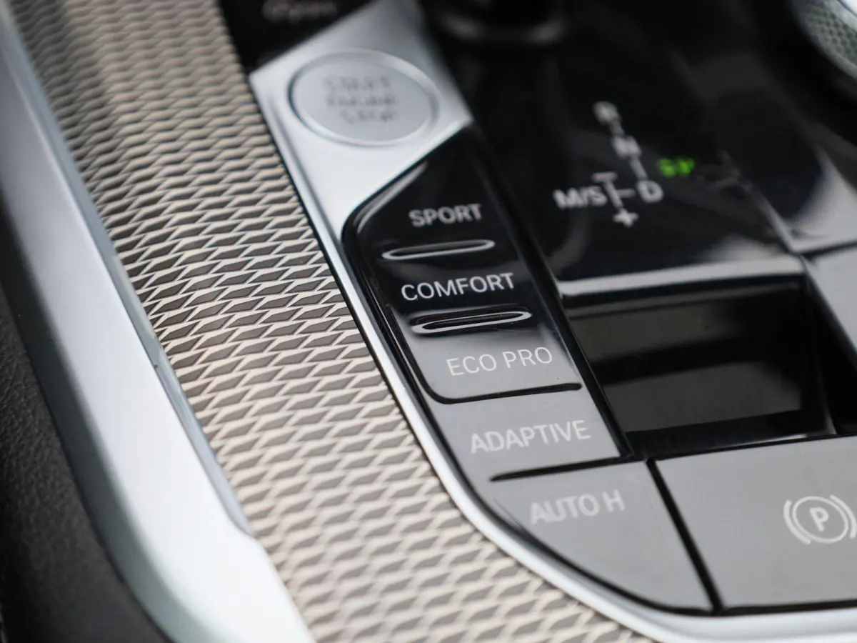 xDrive30d (195 kW) | Harman Kardon Surround Sound System | Shadow Line | Active Cruise Control met Stop&Go functie | HUD | LED Koplampen |  Panoramisch schuifdak | M Sport remmen |