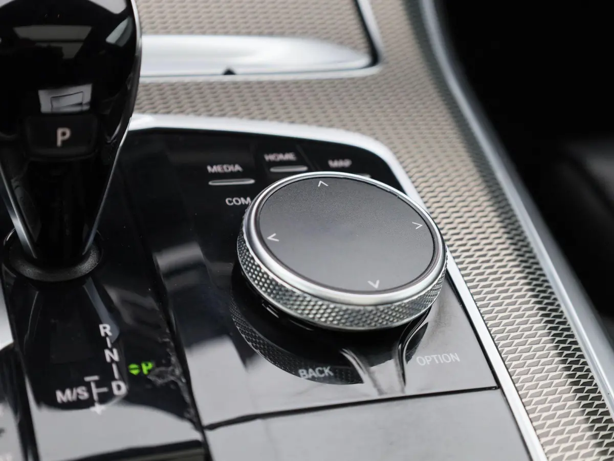 xDrive30d (195 kW) | Harman Kardon Surround Sound System | Shadow Line | Active Cruise Control met Stop&Go functie | HUD | LED Koplampen |  Panoramisch schuifdak | M Sport remmen |