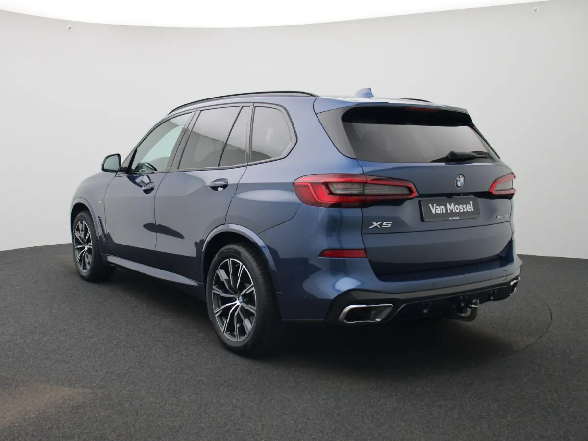 xDrive30d (195 kW) | Harman Kardon Surround Sound System | Shadow Line | Active Cruise Control met Stop&Go functie | HUD | LED Koplampen |  Panoramisch schuifdak | M Sport remmen |