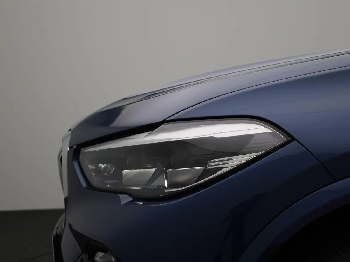 xDrive30d (195 kW) | Harman Kardon Surround Sound System | Shadow Line | Active Cruise Control met Stop&Go functie | HUD | LED Koplampen |  Panoramisch schuifdak | M Sport remmen |