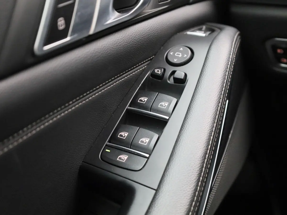 xDrive30d (195 kW) | Harman Kardon Surround Sound System | Shadow Line | Active Cruise Control met Stop&Go functie | HUD | LED Koplampen |  Panoramisch schuifdak | M Sport remmen |