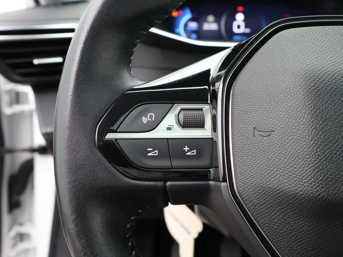 1.2 PureRech Allure | Achteruitrijcamera | Panoramadak | Cruise Control | Apple Carplay/Android Auto