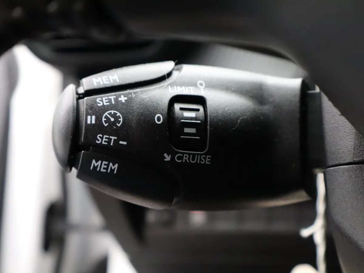 1.2 PureRech Allure | Achteruitrijcamera | Panoramadak | Cruise Control | Apple Carplay/Android Auto