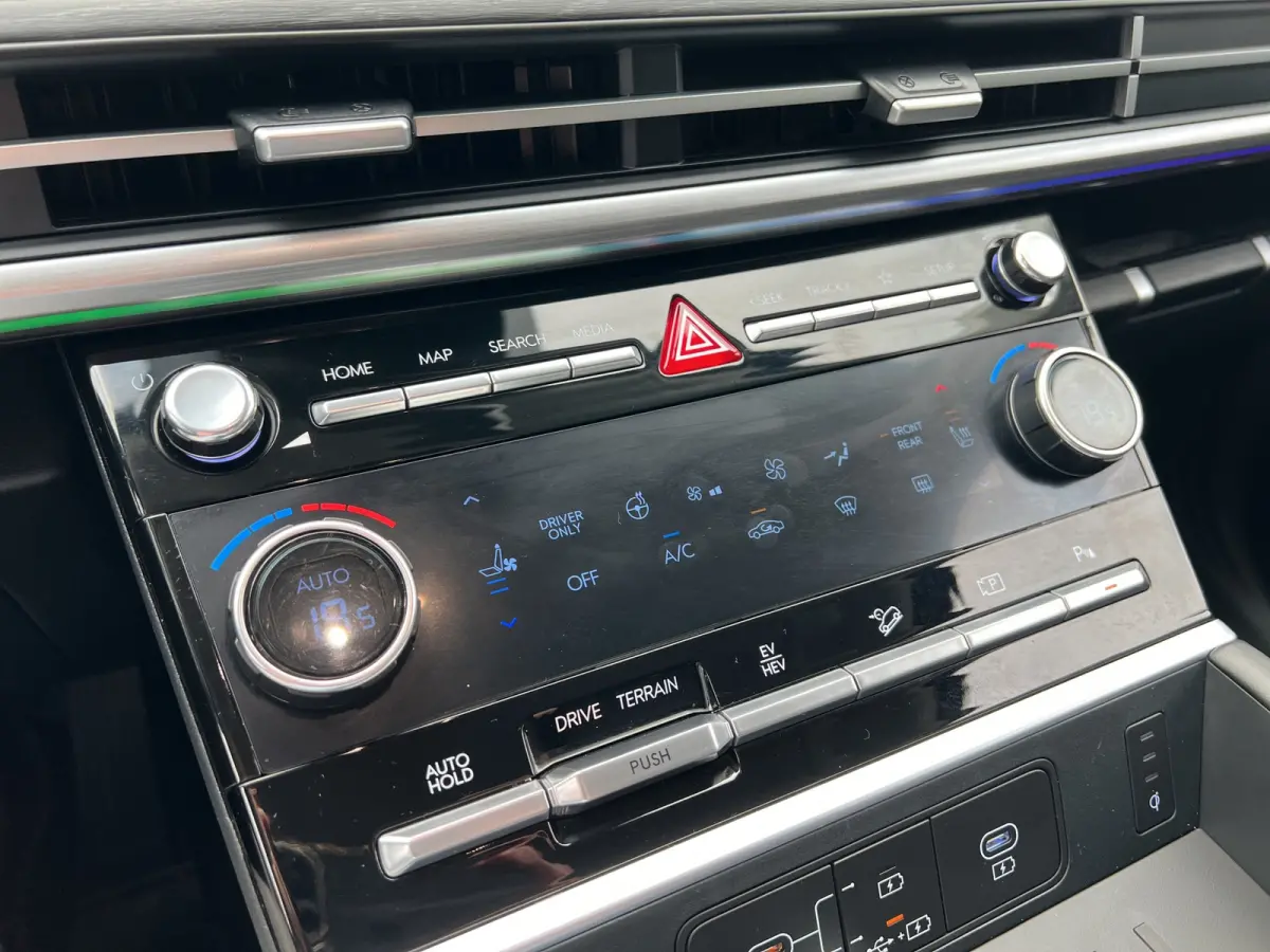 1.6 T-GDI 252pk PHEV Premium Plus 4WD 7p. | Elektrische trekhaak | Sidesteps | Premium Audio | Bestuurdersstoel met geheugen | Dodehoek detectie | Full-LED koplampen | Head-up display | Stoe